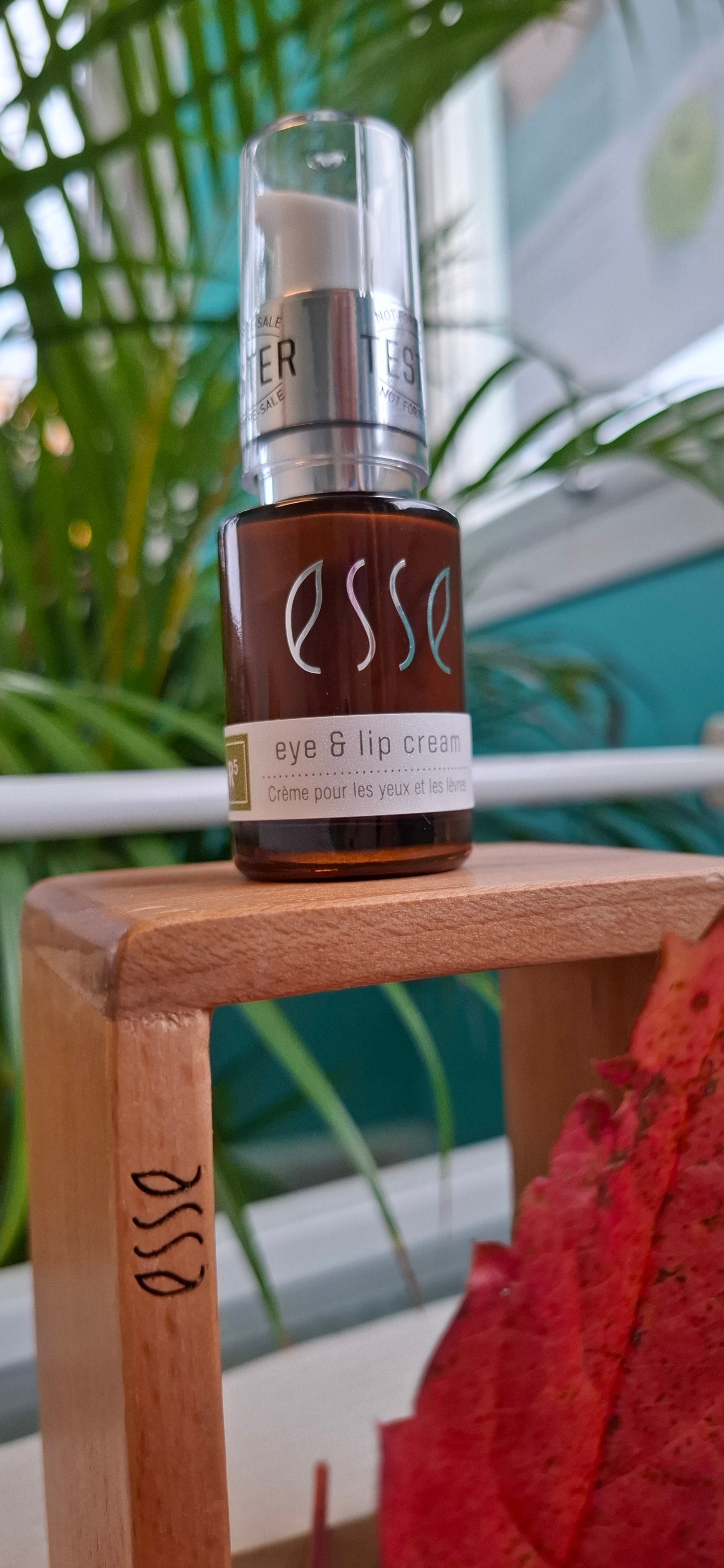 ØYE- OG LEPPEKREM (R5), Esse Hudpleie, oppstrammende og fuktighetsgivende.