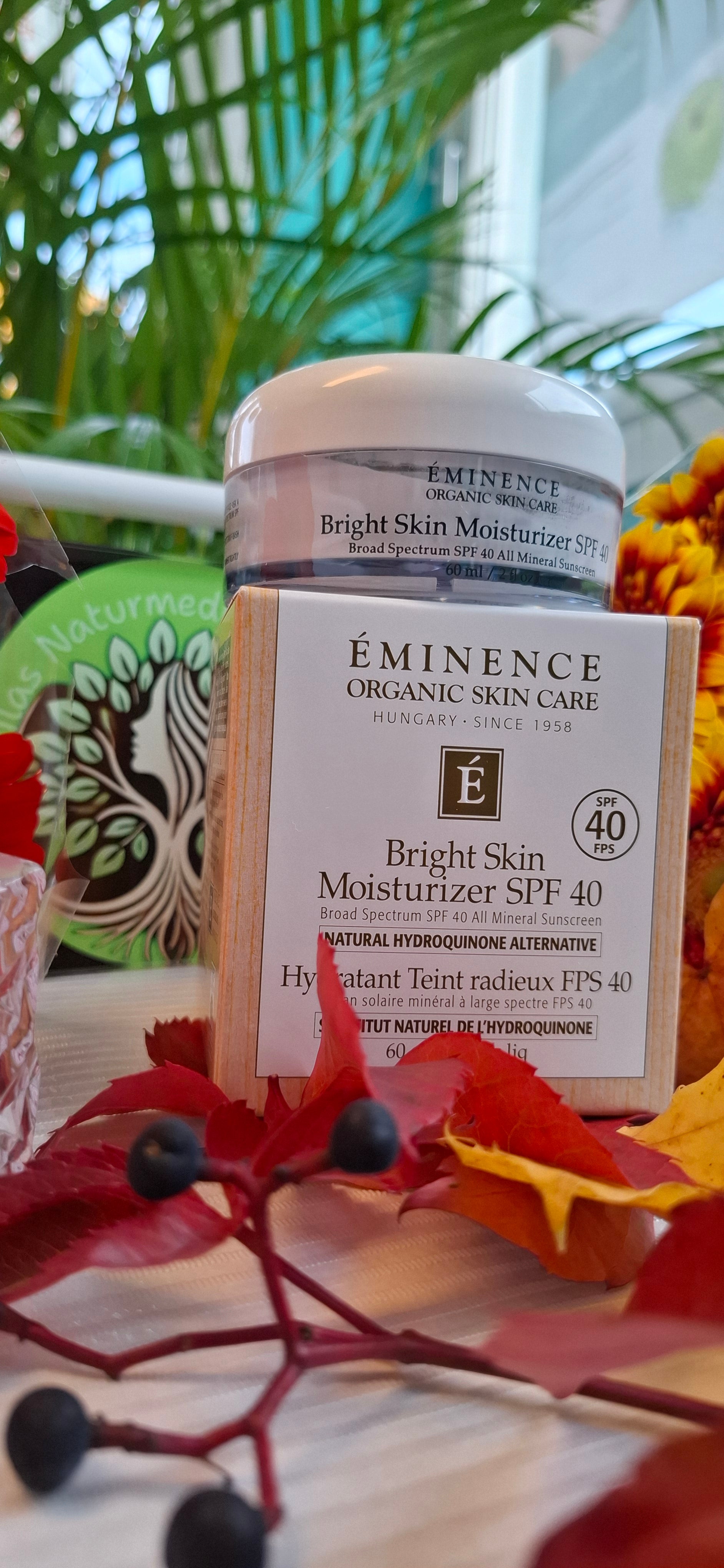 BRIGHT SKIN MOISTURISER SPF40. Multifunksjonell dagkrem som forbedrer hudtonen og beskytter mot UVA-UVB. (Eminense Organics Skincare).